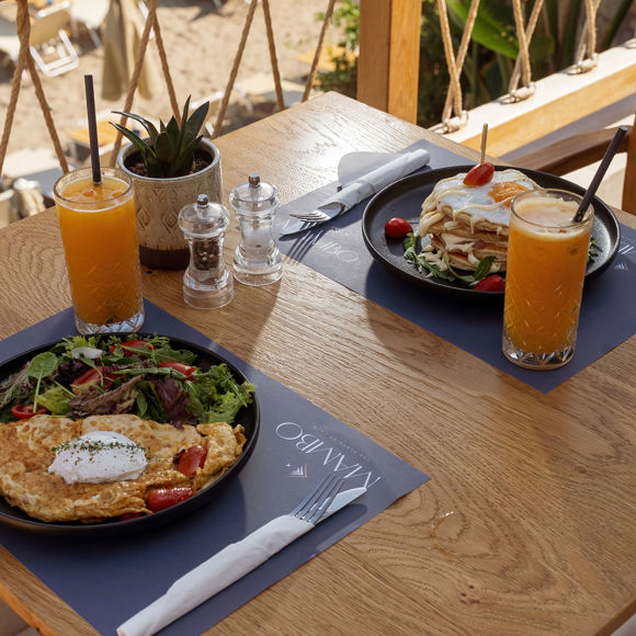 Brunch for two with omelette, savory pancakes, fresh salad and fresh juice at Mambo Beach Restaurant